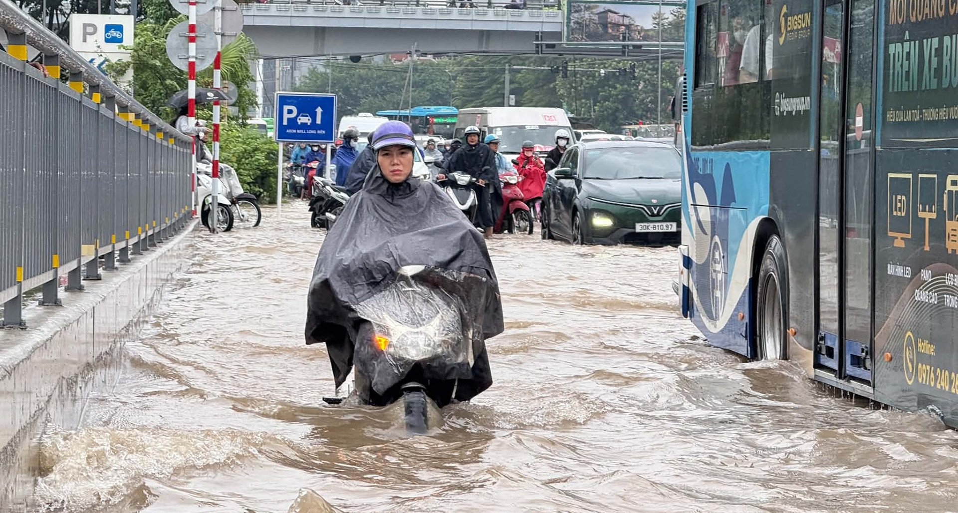 Mưa lớn dồn dập còn kéo dài, miền Bắc và Hà Nội khi nào tạnh?