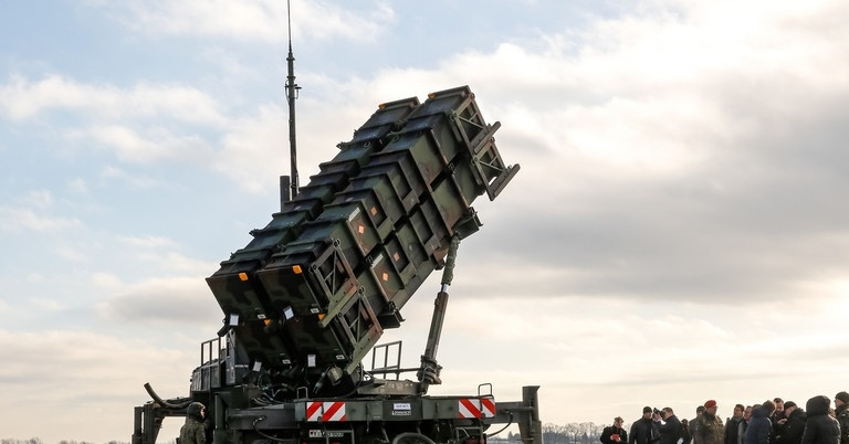 Ông Trump nêu điều kiện cấp phép cho Ukraine tự sản xuất tên lửa Patriot
