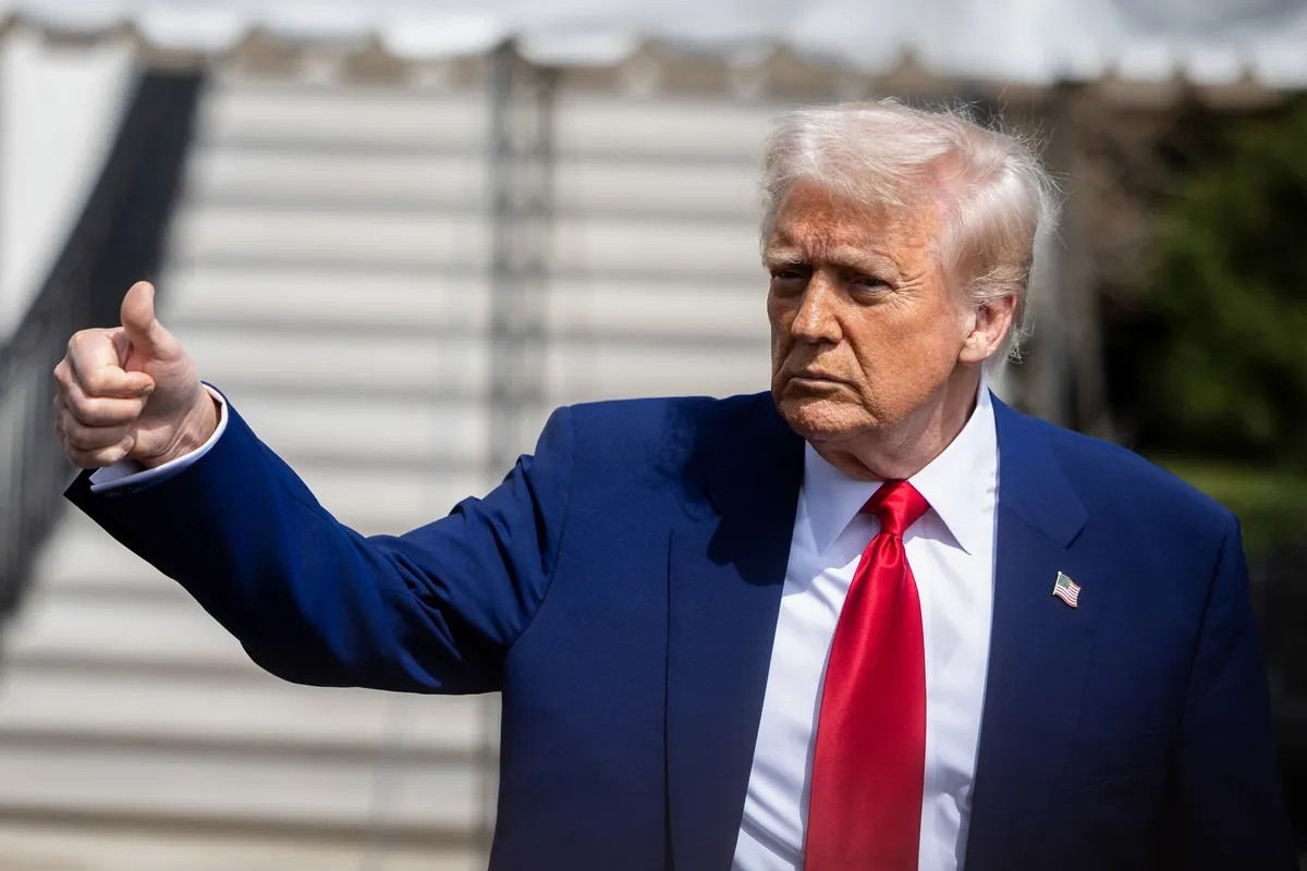 Ông Trump nói Mỹ chỉ cần một tổng thống 'mạnh mẽ và thông minh' để kiểm soát AI