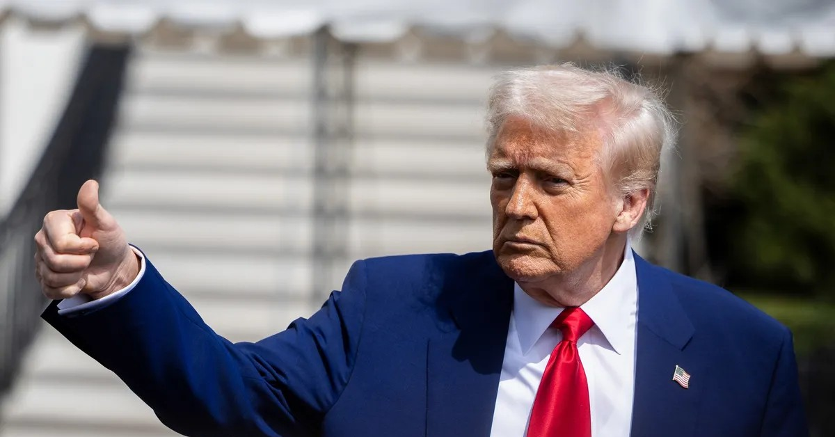 Ông Trump nói Mỹ chỉ cần một tổng thống "mạnh mẽ và thông minh" để kiểm soát AI
