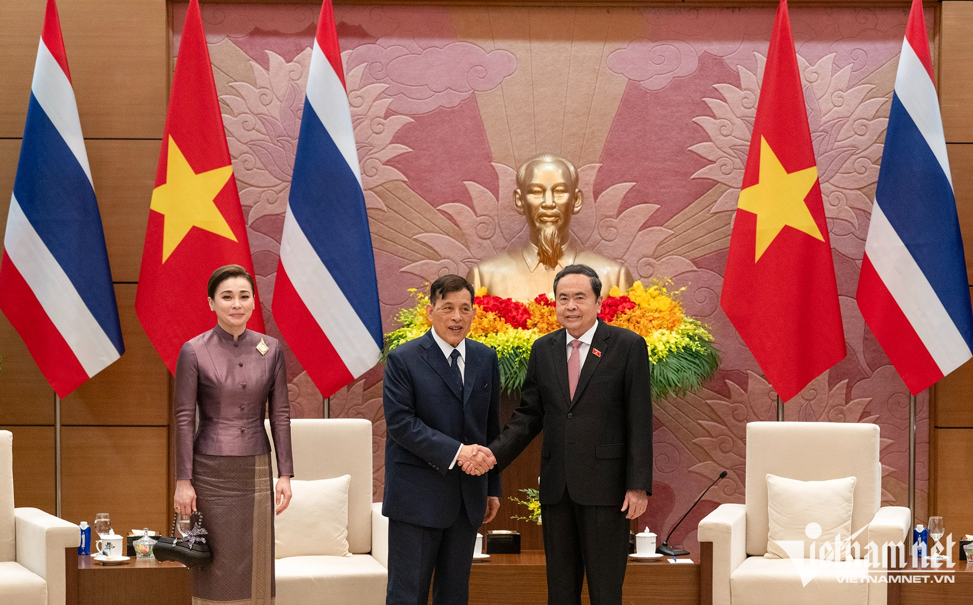 W-Chủ tịch Quốc hội hội kiến Nhà vua Thái Lan và Hoàng hậu.jpg