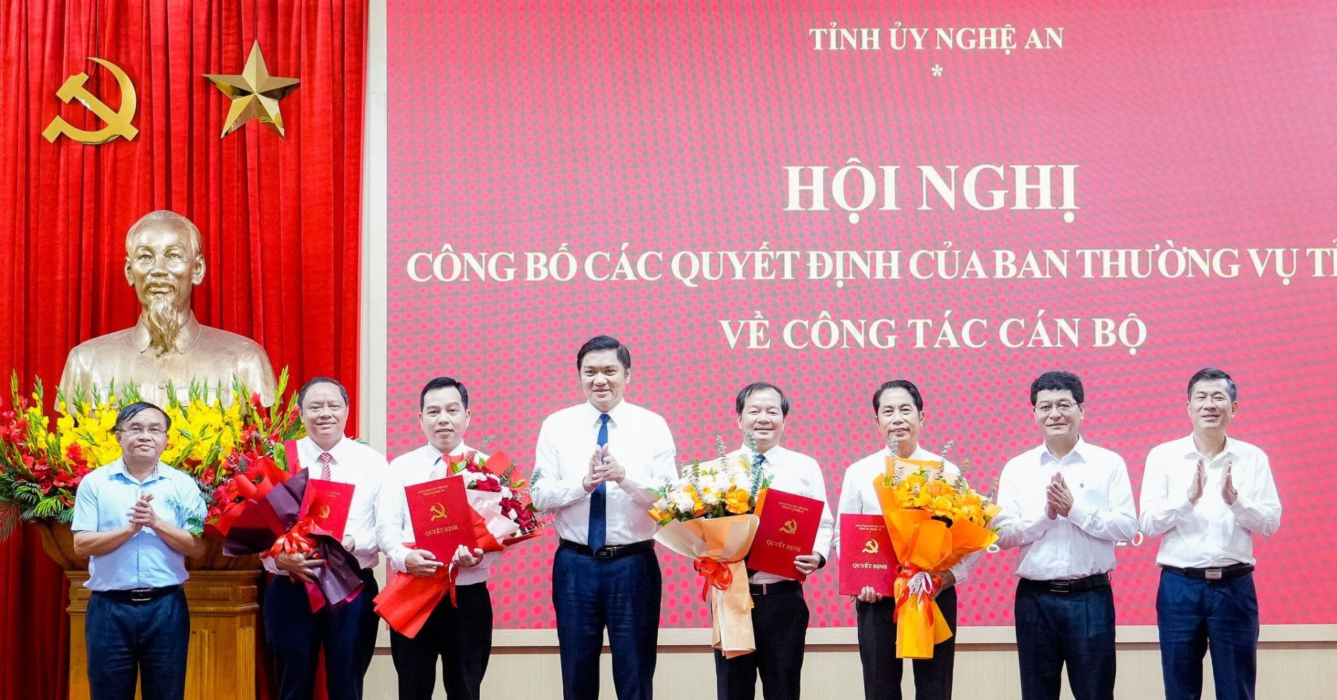 2 phó giám đốc sở được luân chuyển về một xã ở Nghệ An