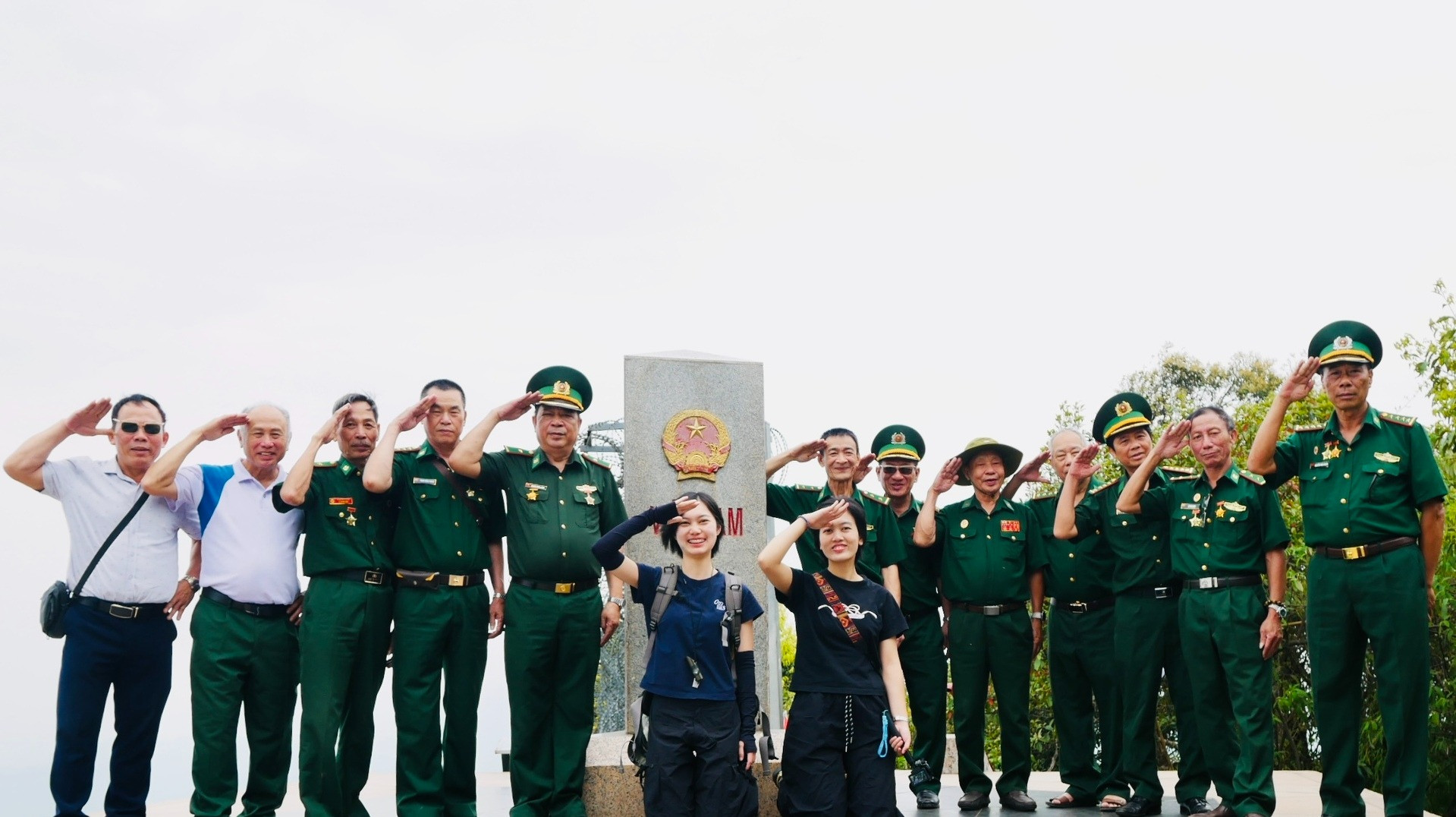 Chinh phục cực Tây Tổ Quốc cùng các bác, các chú Cựu Chiến Binh.jpg
