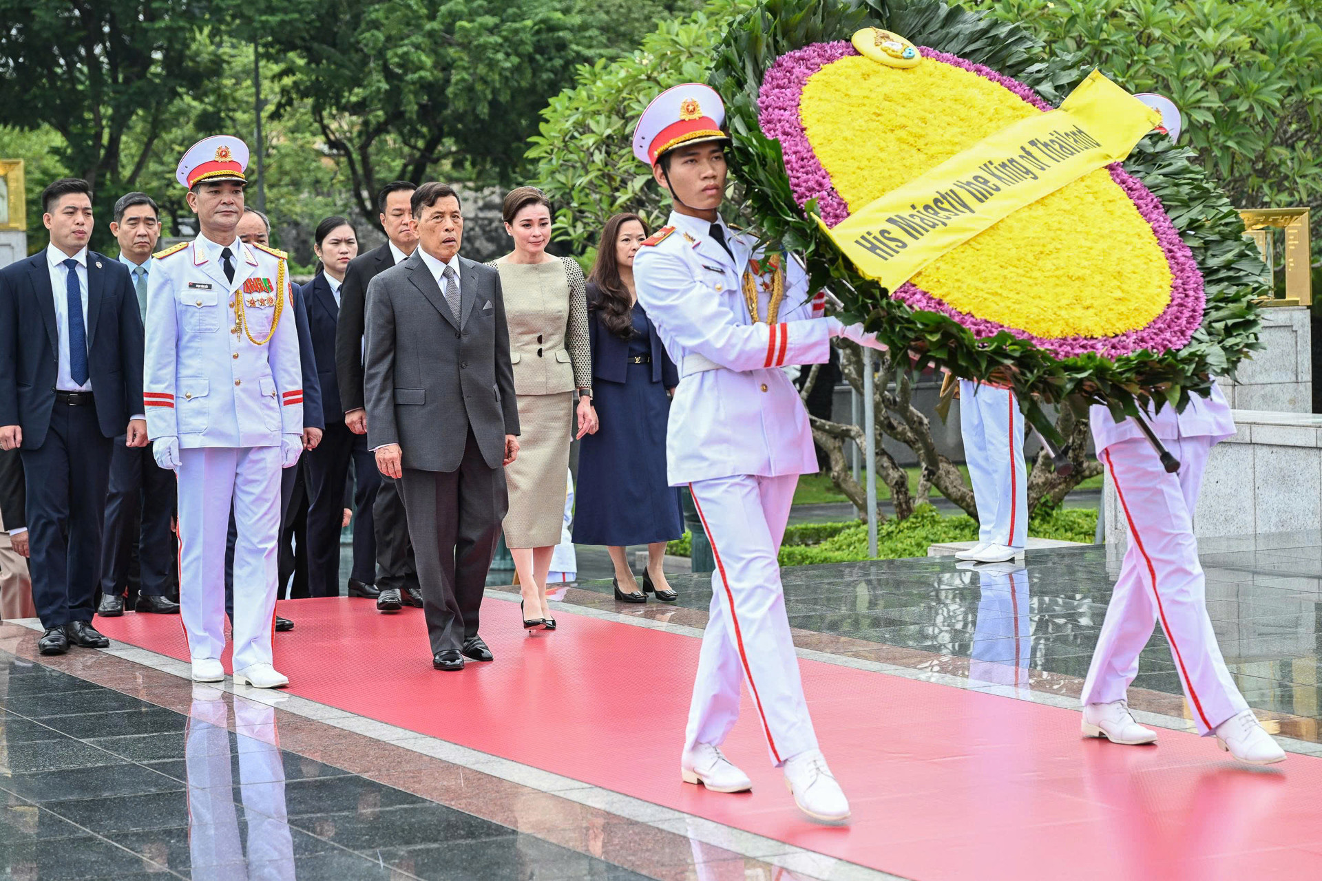 đài liệt sĩ.jpg
