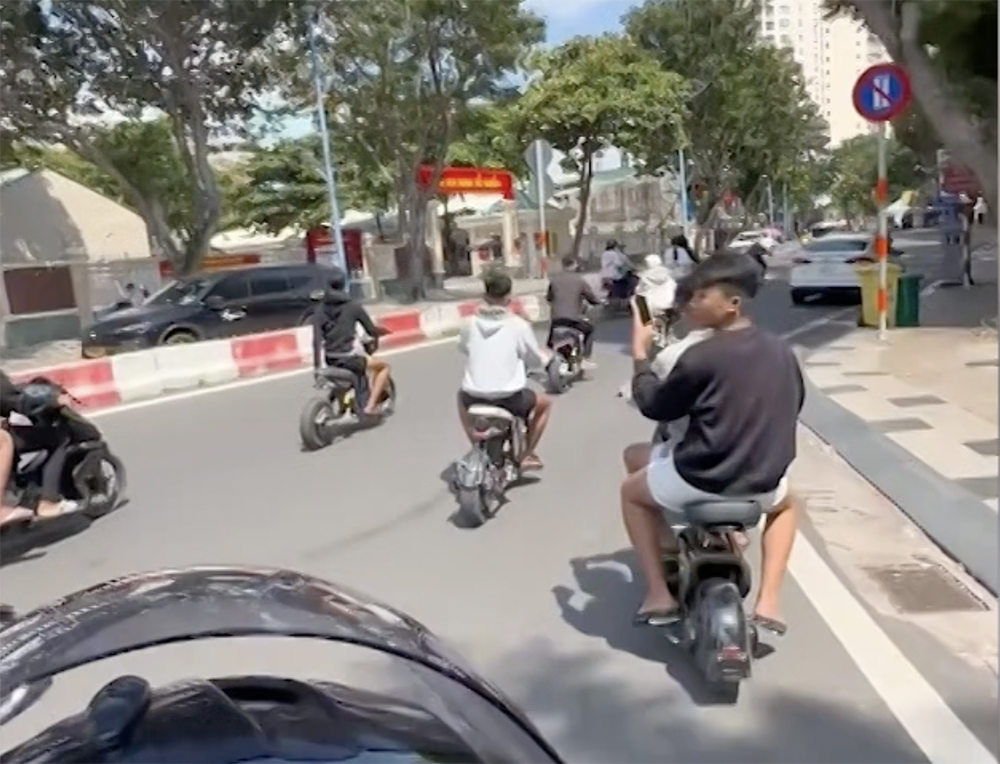 dua xe Vung Tau 4.png
