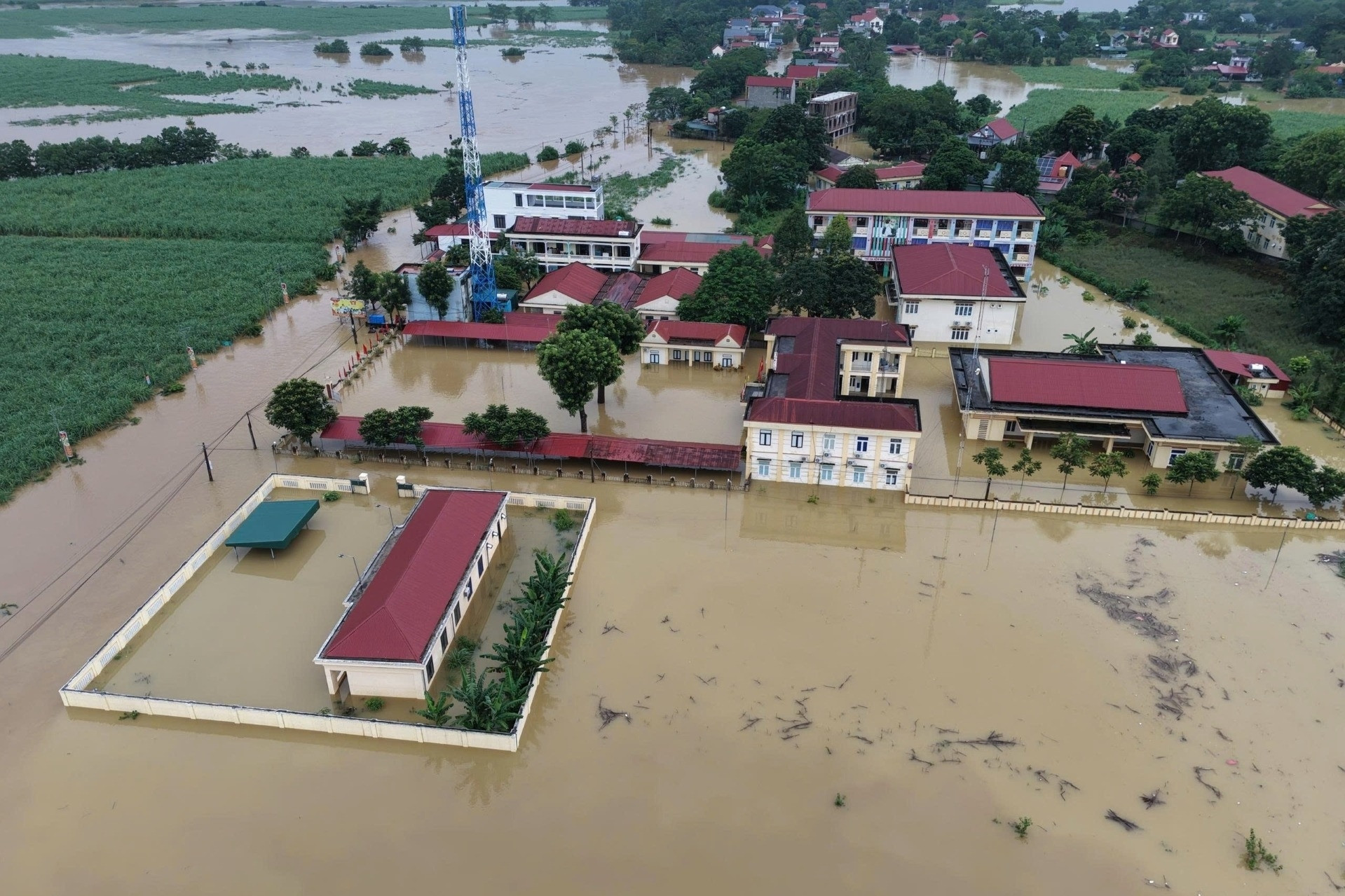 Nước sông dâng cao, hàng trăm hộ dân ở Thanh Hóa bị ngập sâu