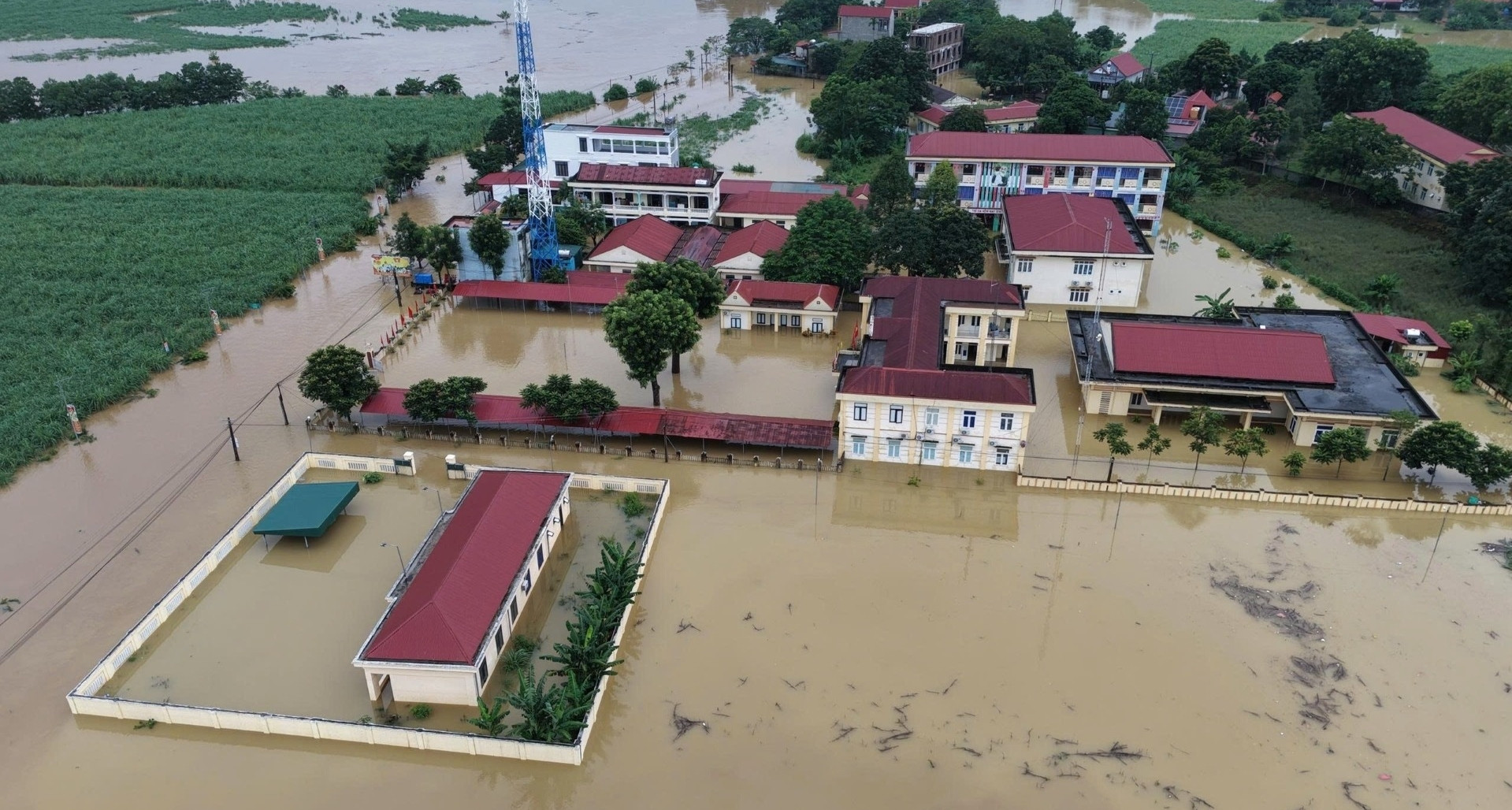 Nước sông dâng cao, hàng trăm hộ dân ở Thanh Hóa bị ngập sâu