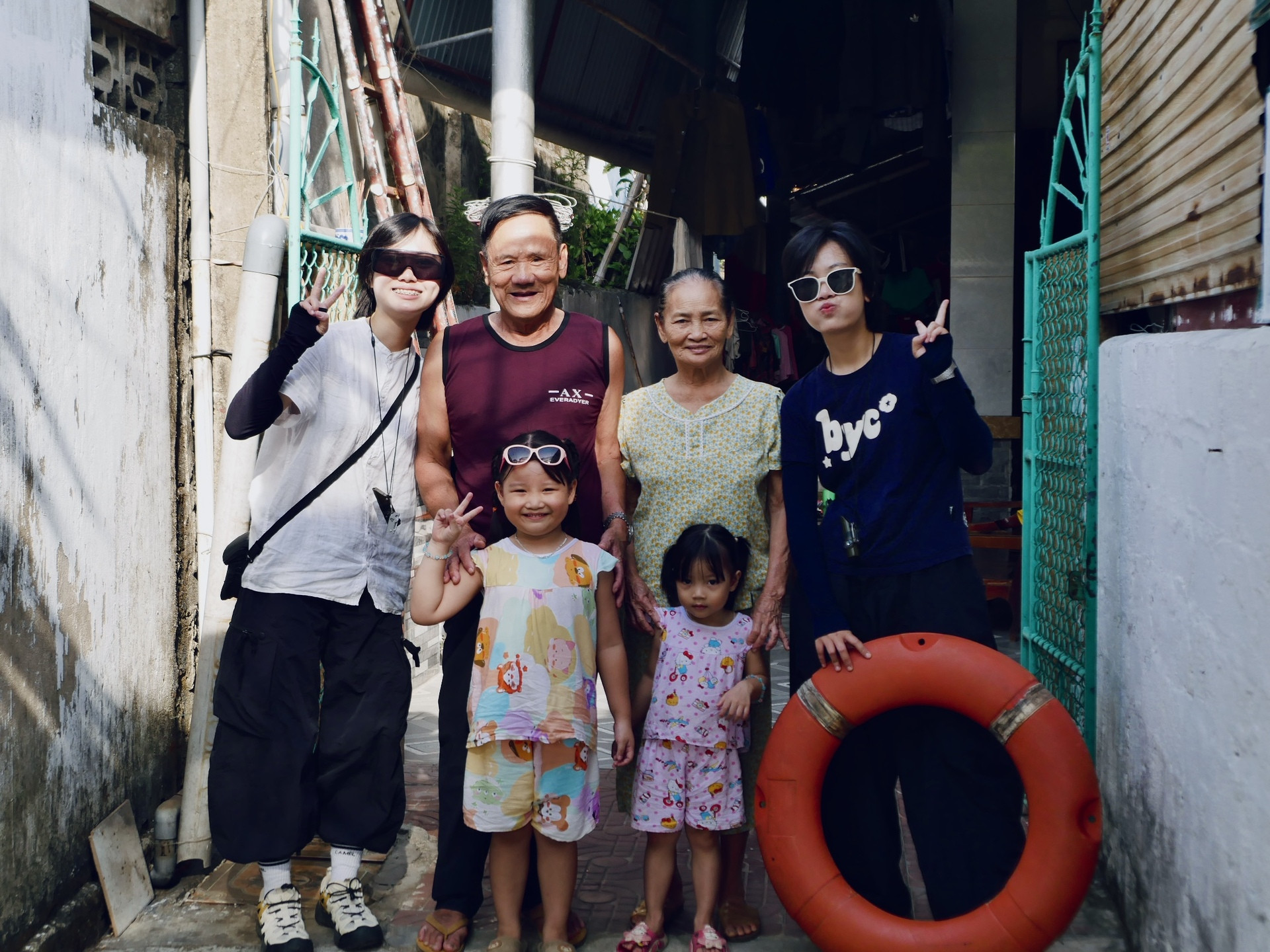https://static-images.vnncdn.net/vps_images_publish/000001/000003/2026/9/16/o-nha-ong-tuan-ba-hoa-va-trai-nghiem-cuoc-song-lang-chai-o-ha-tinh-2720.jpg