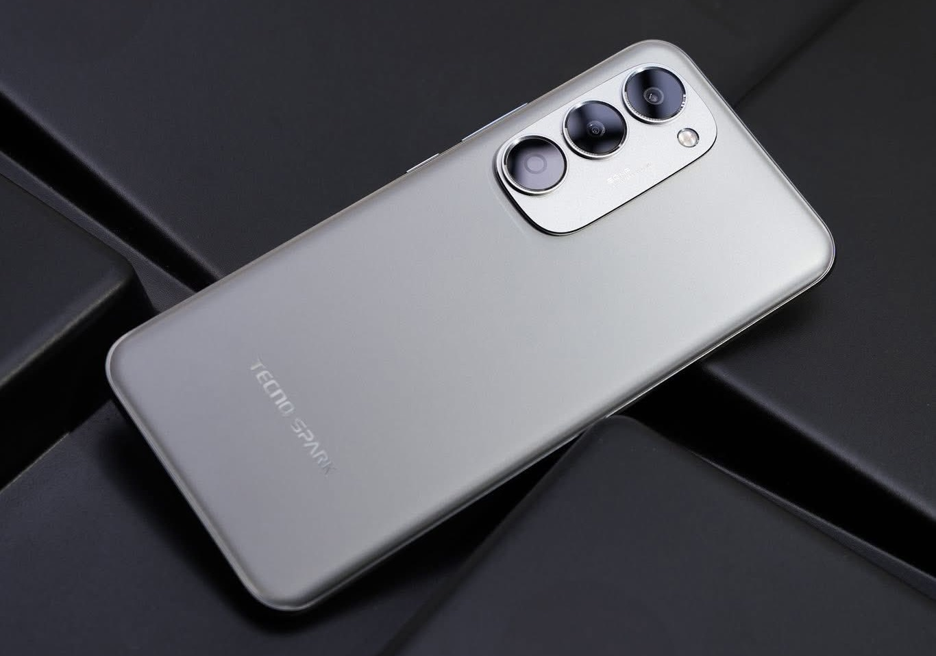 TECNO Spark 40 Pro+1.png