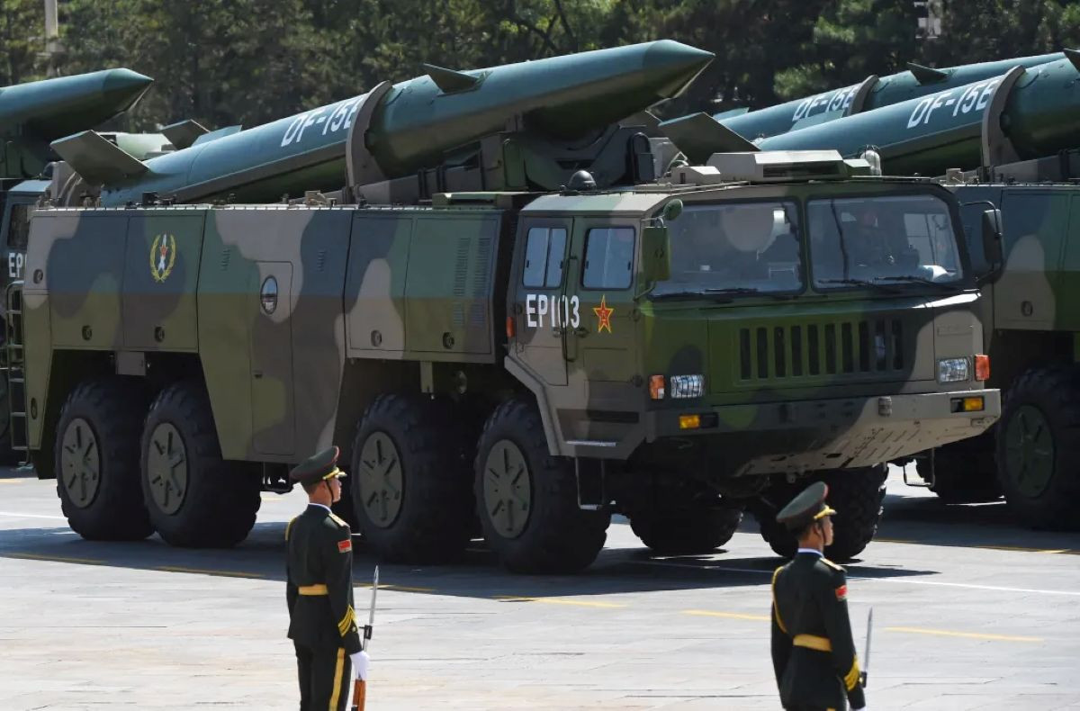 Tên lửa DF 15 Trung Quốc 2.jpg