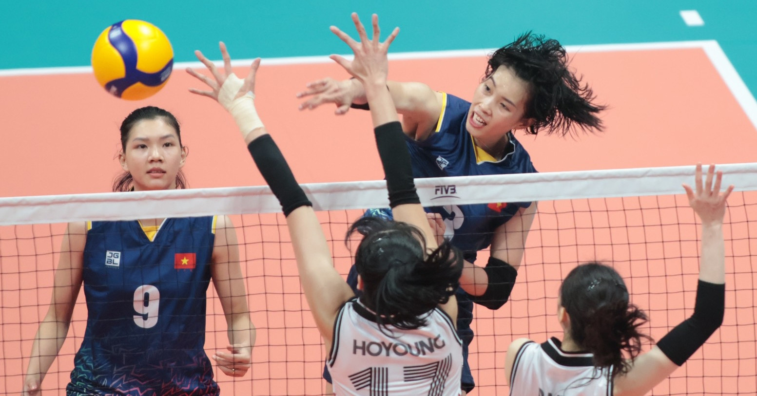 Trực tiếp bóng chuyền nữ Asiad Việt Nam 1-0 Qatar: Thế trận áp đảo