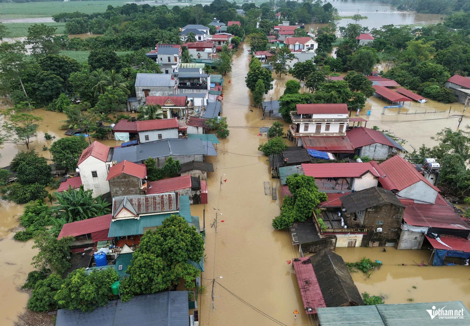 W-a1Nước sông dâng cao.jpg