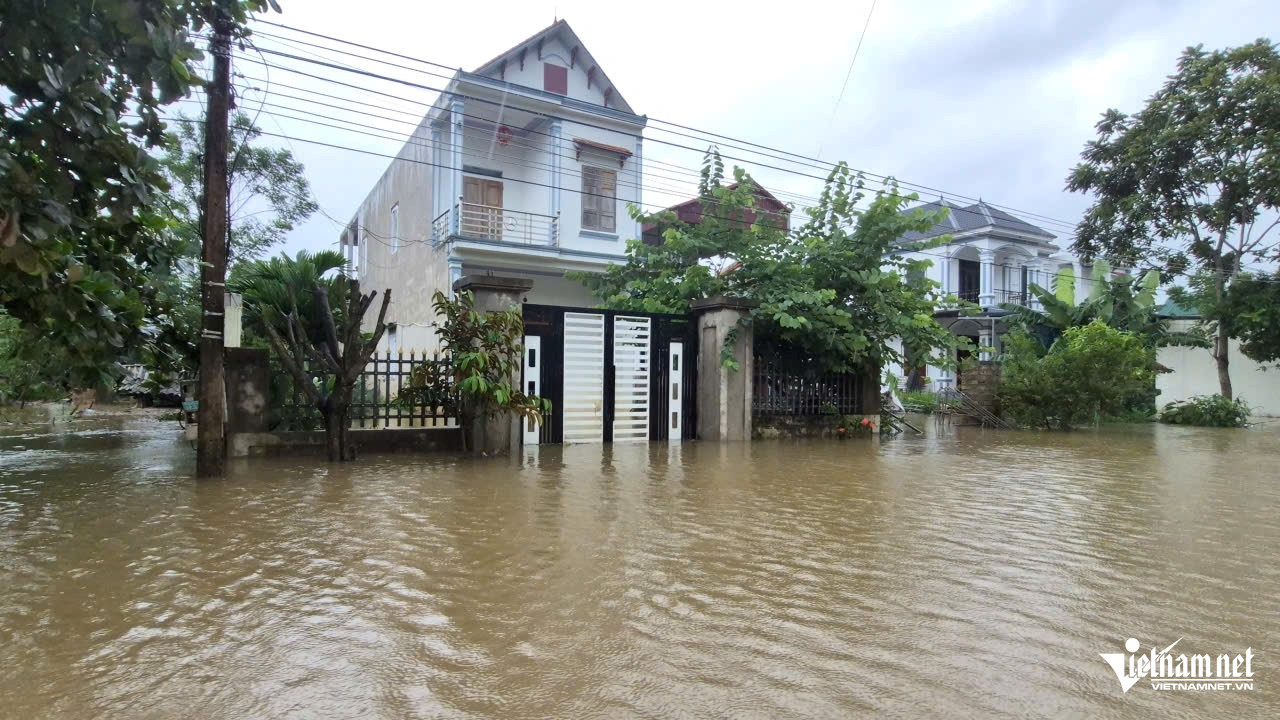 W-a6Nước sông dâng cao.jpg