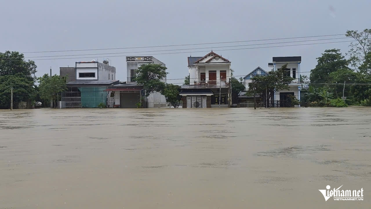 W-a7Nước sông dâng cao.jpg