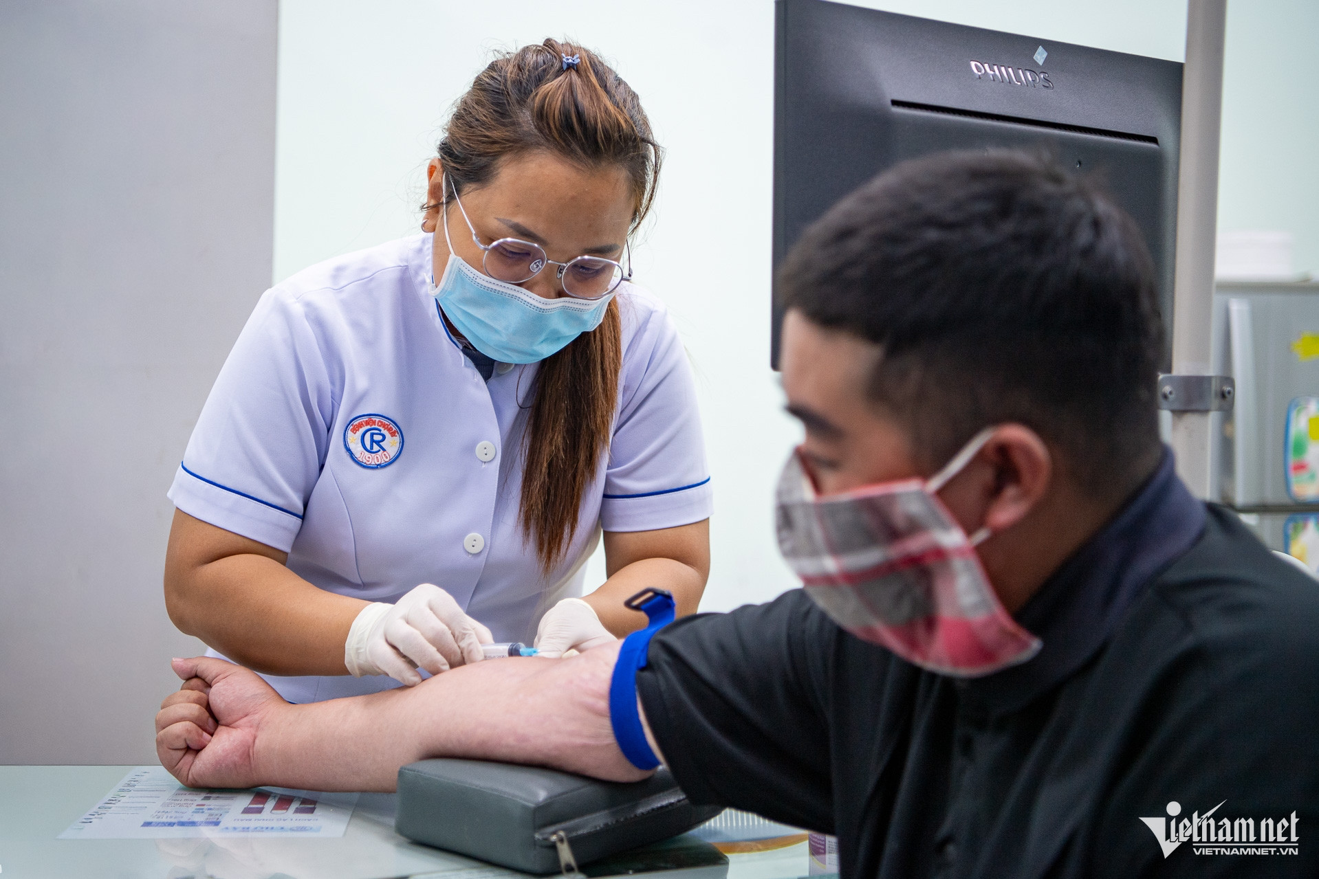 W-Ghi nhận bệnh viện đông đúc TPHCM   Tuấn Hùng 15.jpg