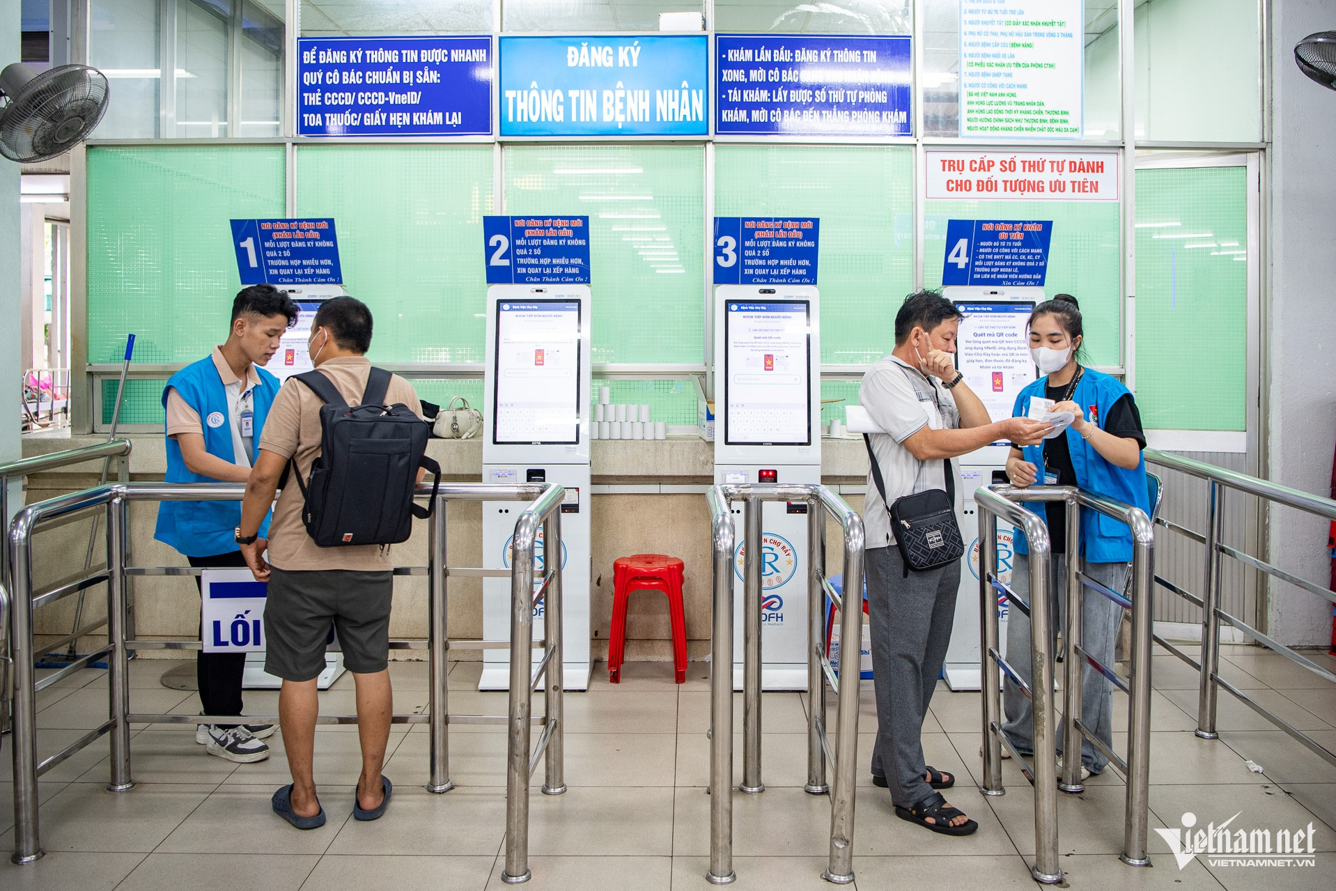 W-Ghi nhận bệnh viện đông đúc TPHCM   Tuấn Hùng 49.jpg