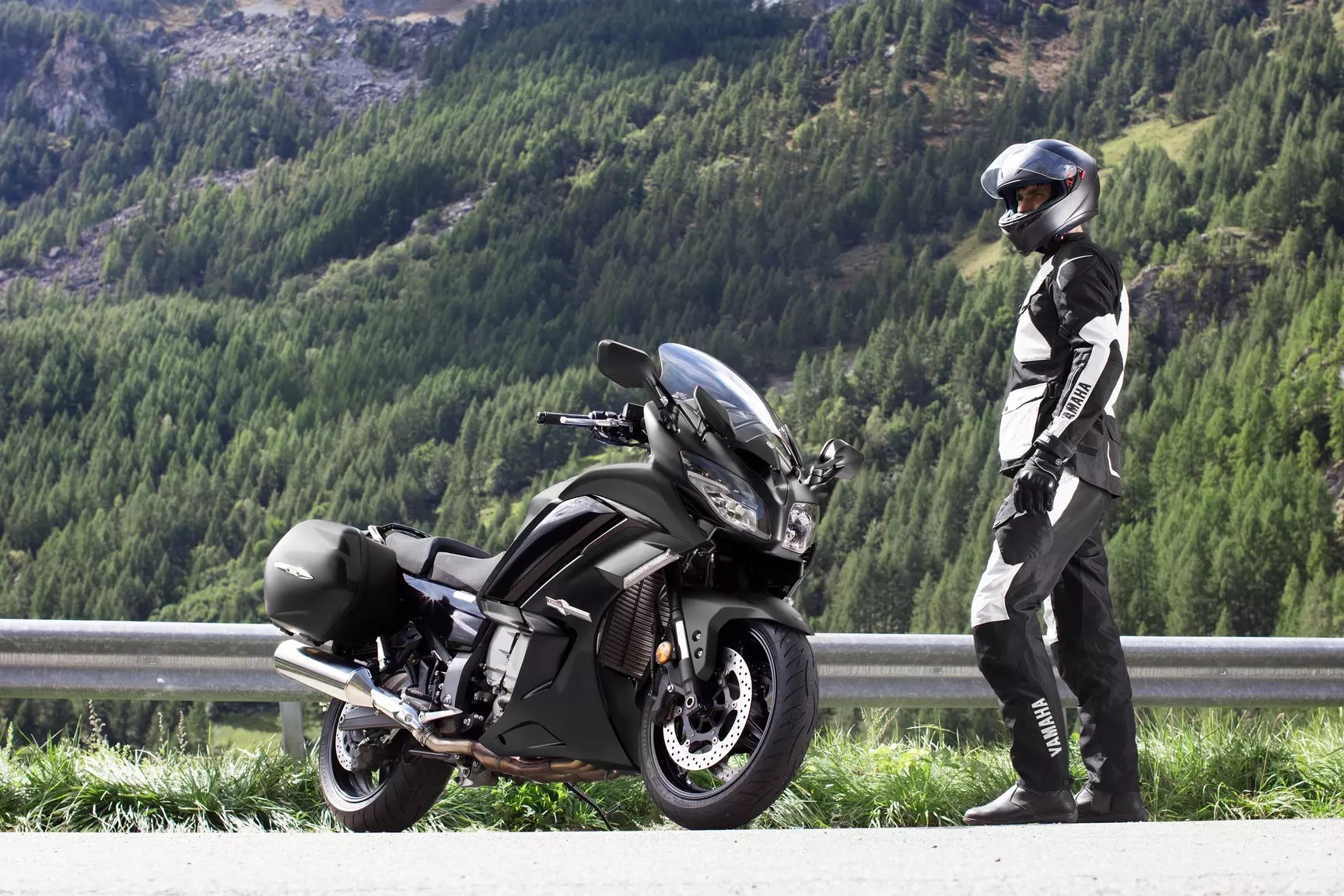 2021 Yamaha FJR1300ES 8.jpg