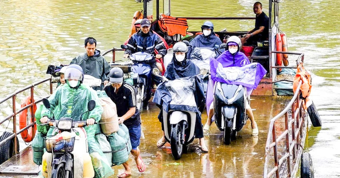 Học sinh, công nhân ở Bắc Ninh chật vật vì 2 bến đò tạm dừng hoạt động