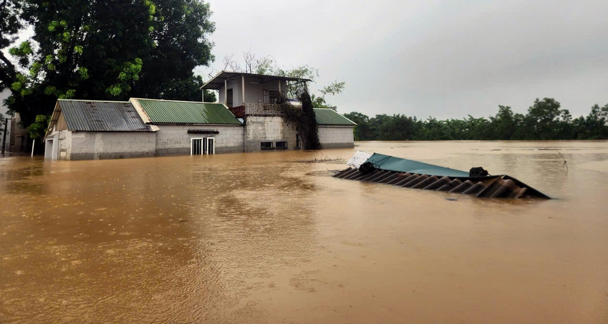 Mưa lớn, sông Bùi dâng cao, hàng trăm người dân Hà Nội sơ tán khẩn cấp