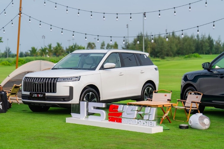 Nhiều mẫu xe hybrid đang được giảm giá mạnh trong tháng 9