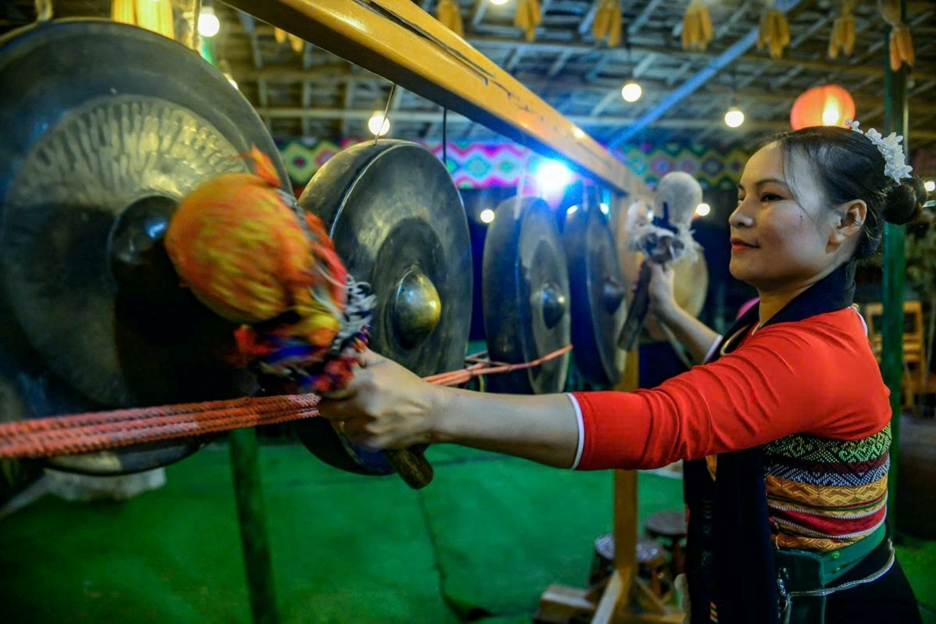 Những nếp nhà sàn trăm tuổi ‘hái ra tiền’ ở vùng cao Thanh Hóa