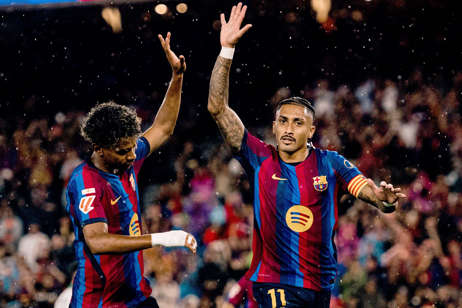 Raphinha nhảy múa cùng Yamal, Barca ‘nổ’ 7 bàn thắng trước Racing