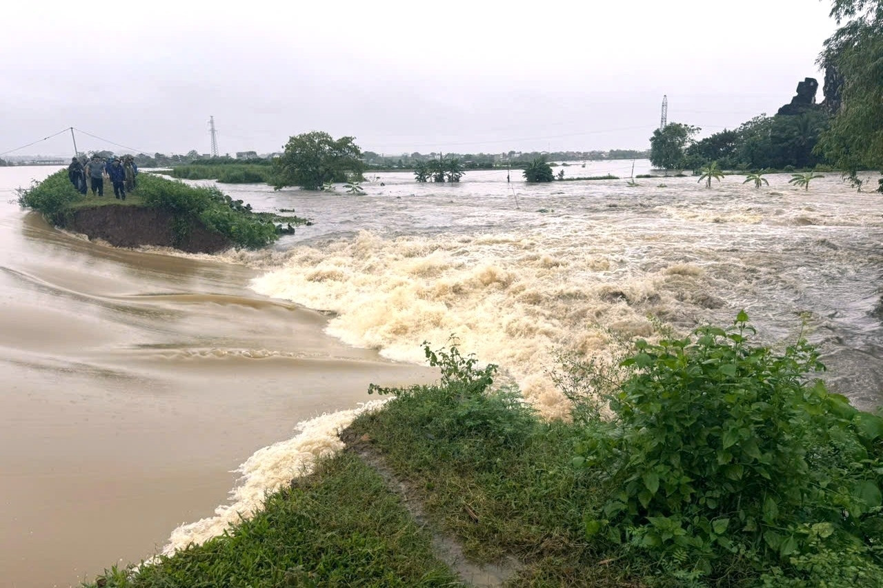 Vỡ bờ kênh ở Thanh Hóa, nước tràn gây ảnh hưởng 700ha đồng ruộng