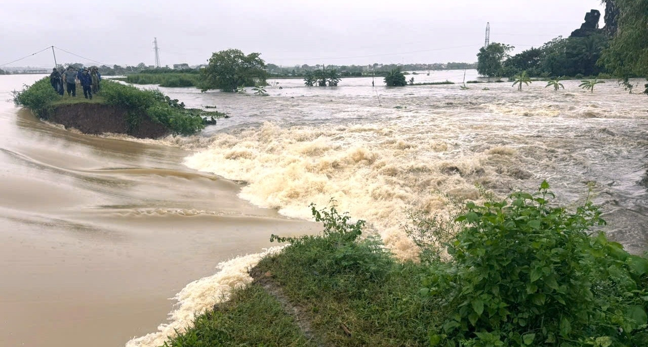 Vỡ bờ kênh ở Thanh Hóa, nước tràn gây ảnh hưởng 700ha đồng ruộng