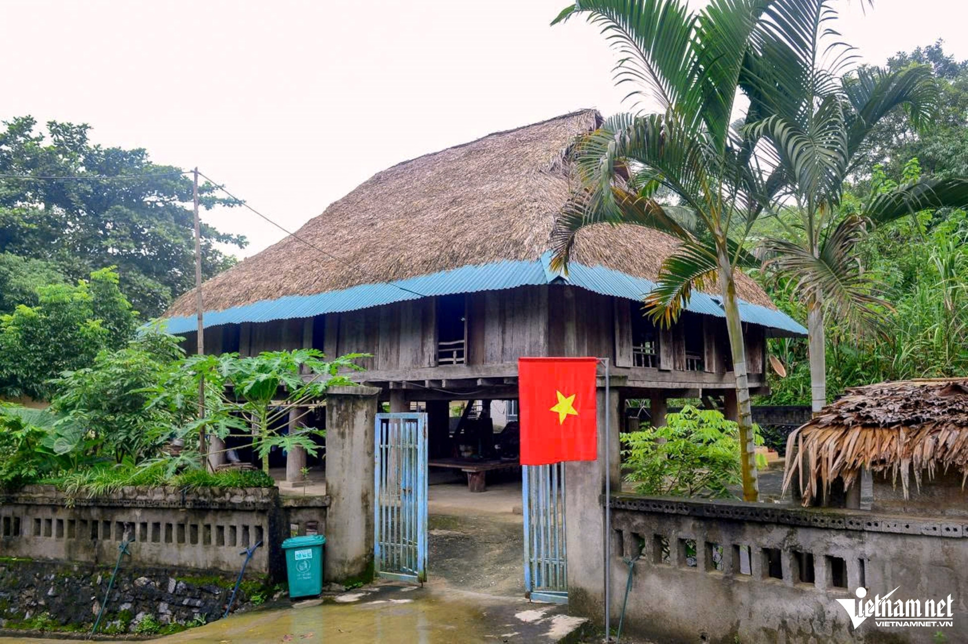 W-a3Nếp nhà sàn truyền thống thành điểm.jpg