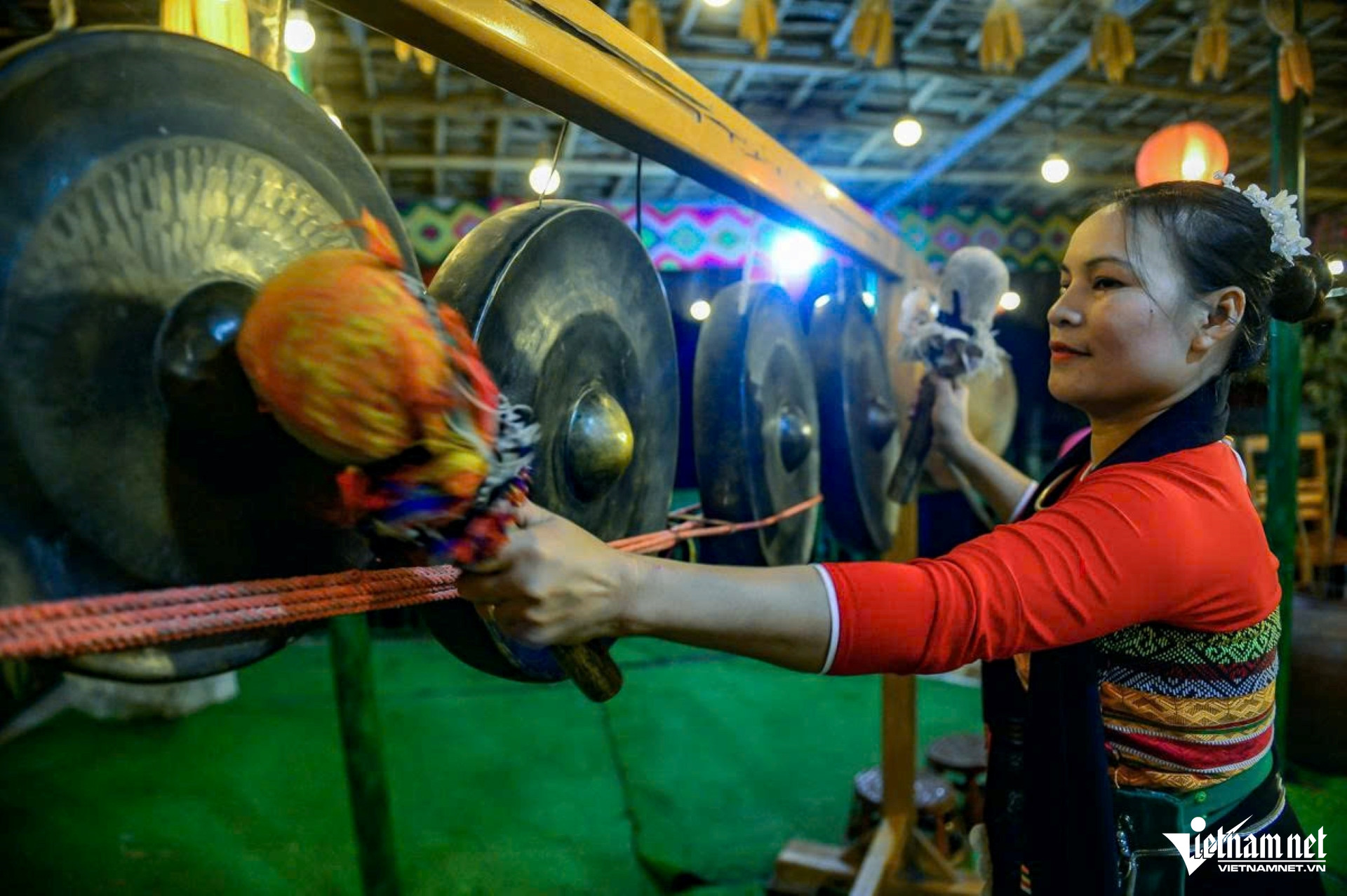 W-a4Nếp nhà sàn truyền thống thành điểm.jpg