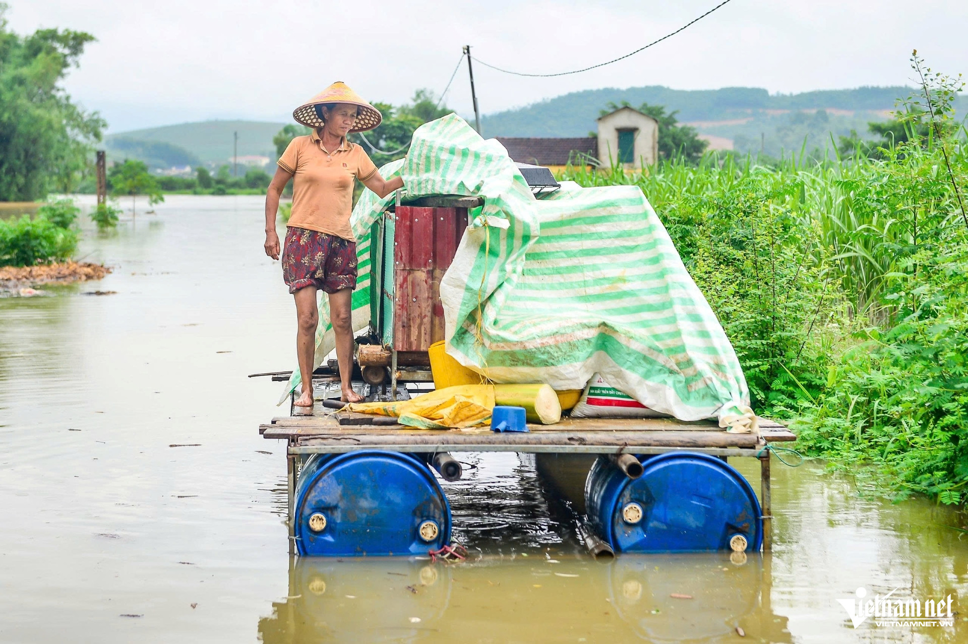 W-a4Phát lệnh Báo động III trên sông.jpg