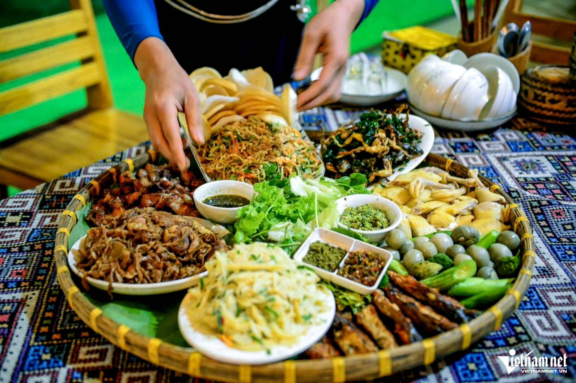 W-a6Nếp nhà sàn truyền thống thành điểm.jpg