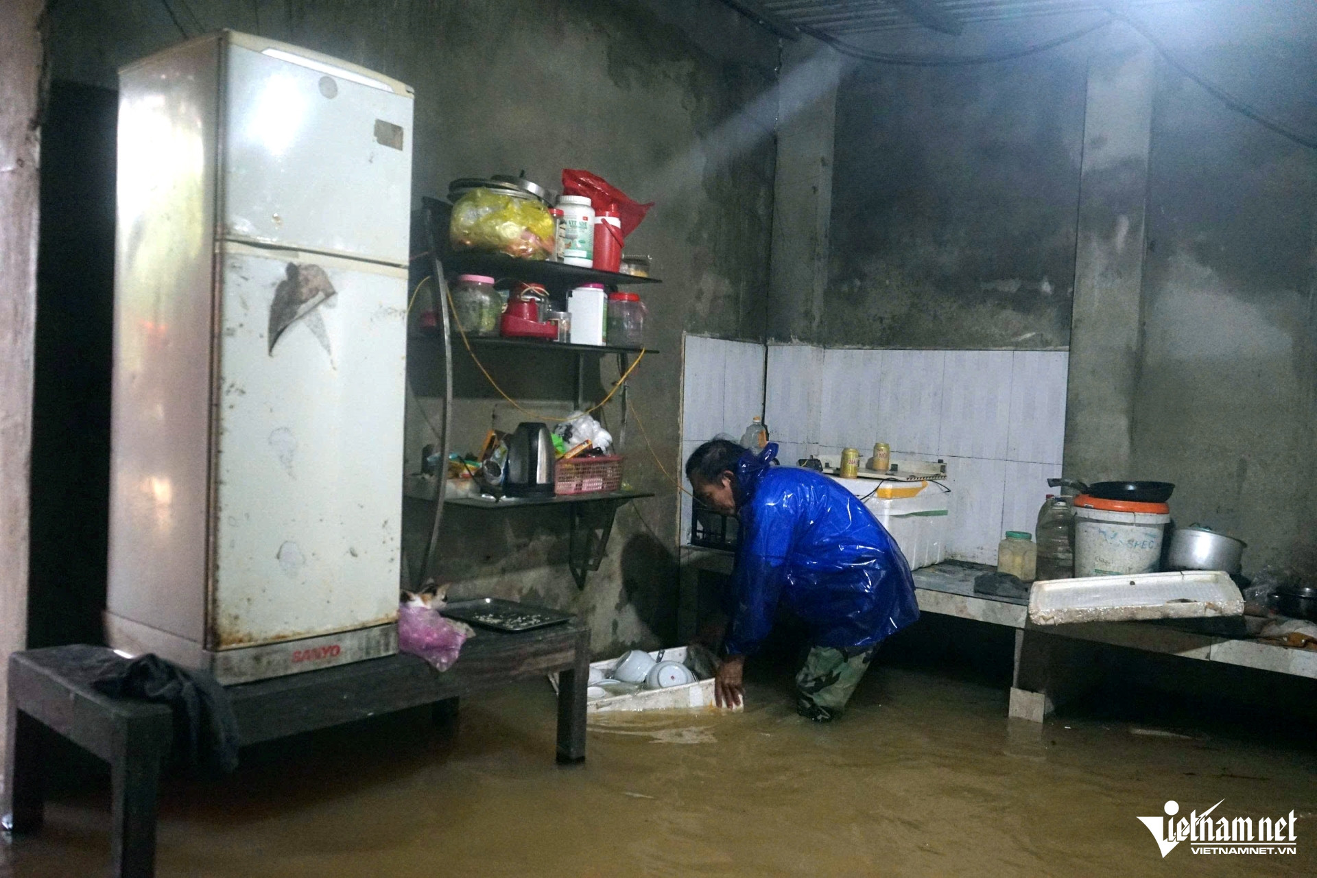 W-a6Phát lệnh Báo động III trên sông.jpg