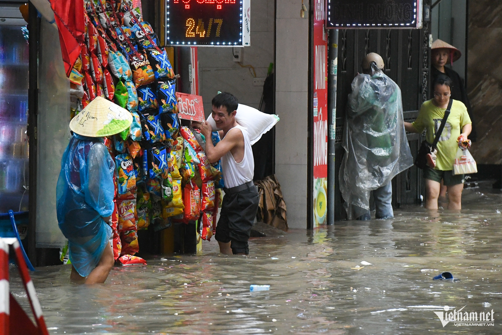 W-ngap lut ha noi (13).jpg