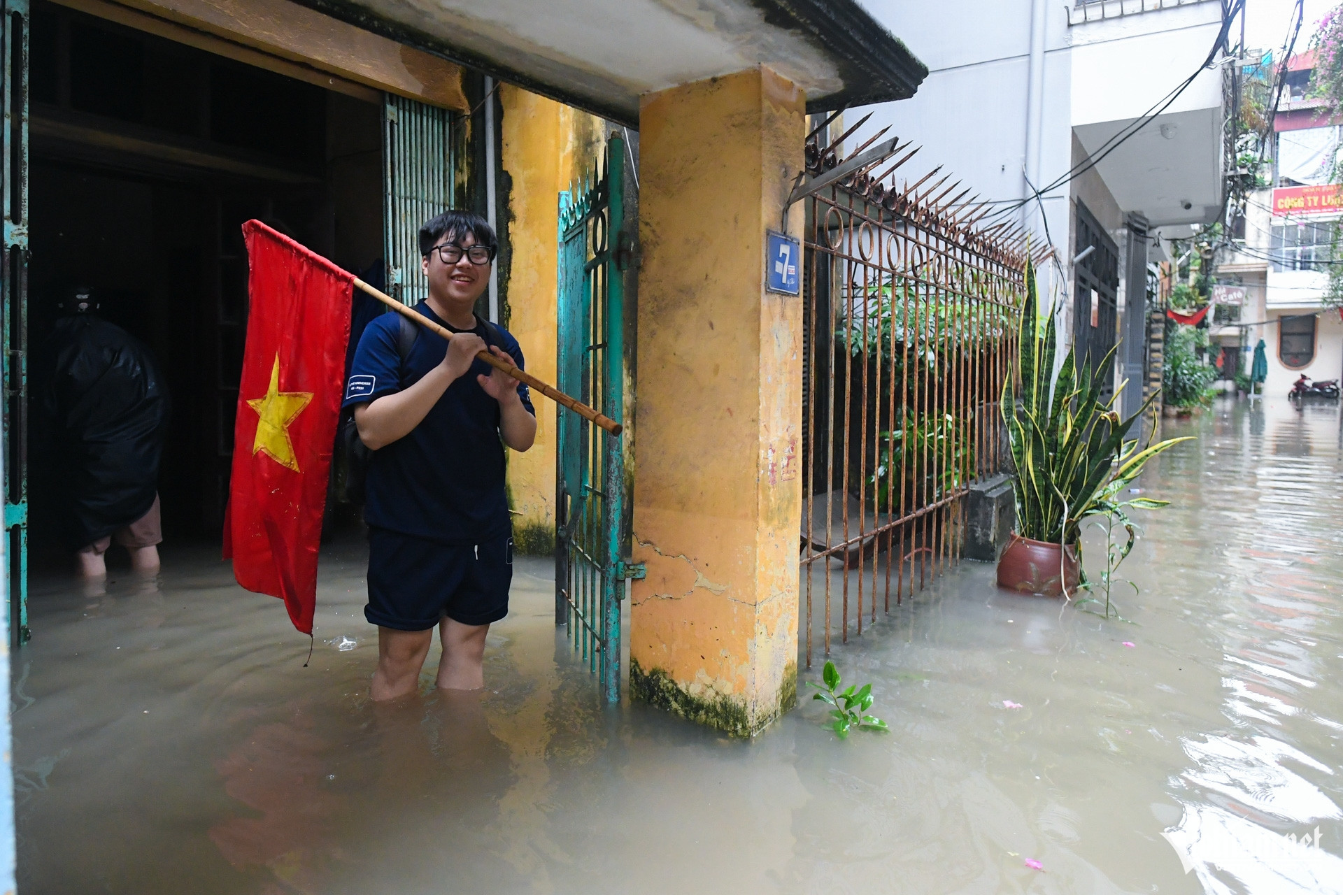 https://static-images.vnncdn.net/vps_images_publish/000001/000003/2026/9/17/w-ngap-lut-ha-noi-20-1807.jpg