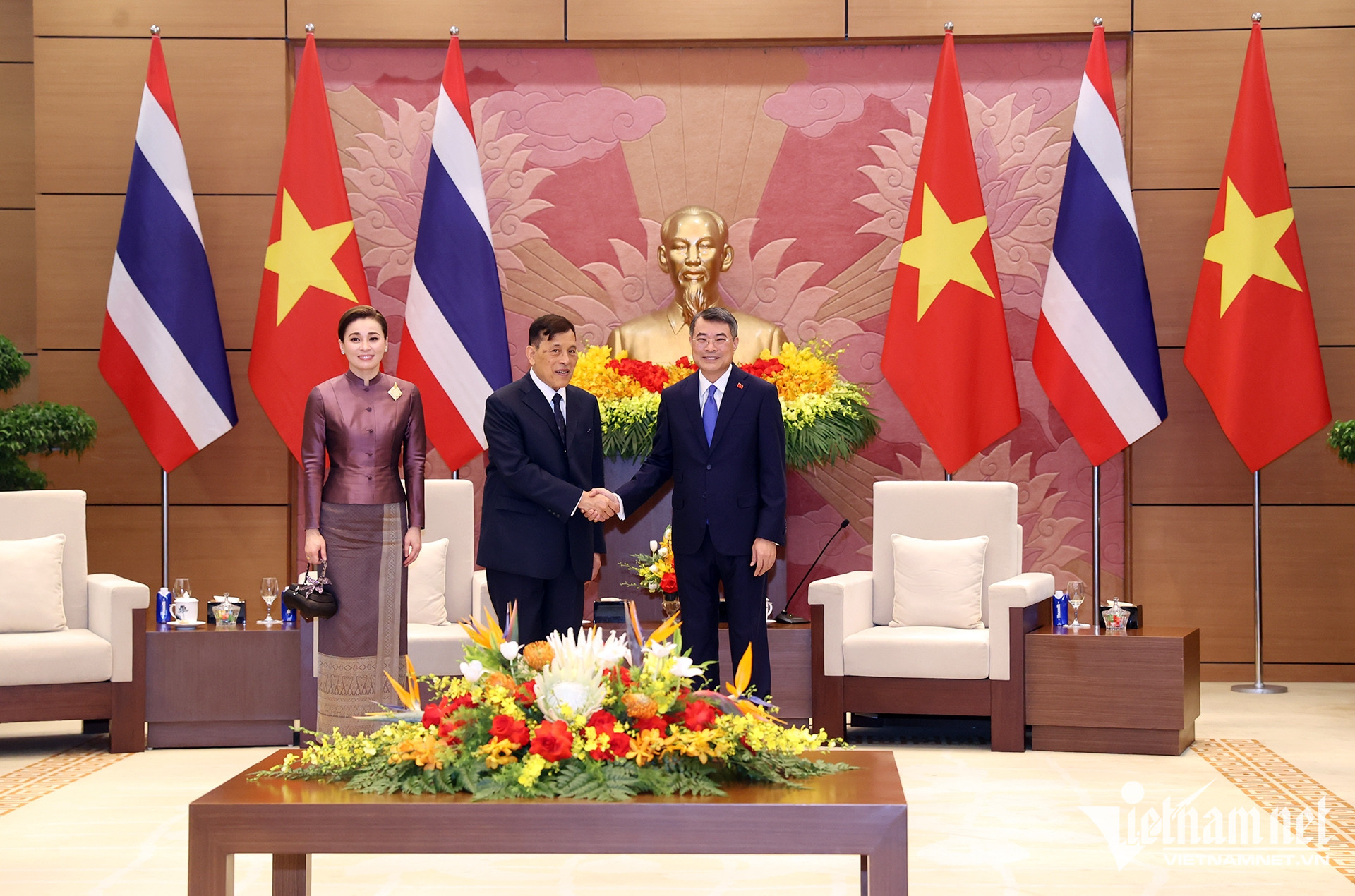 https://static-images.vnncdn.net/vps_images_publish/000001/000003/2026/9/17/w-thu-tuong-hoi-kien-nha-vua-thai-lan-va-hoang-hau-609.jpg