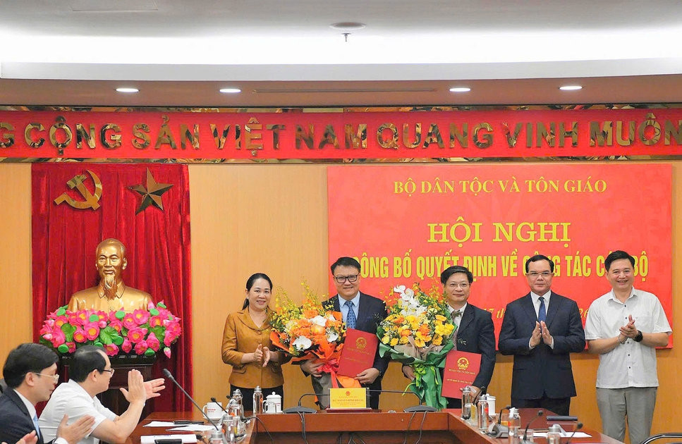 Bộ trưởng Nguyễn Đình Khang chủ trì trao quyết định điều động, bổ nhiệm cán bộ