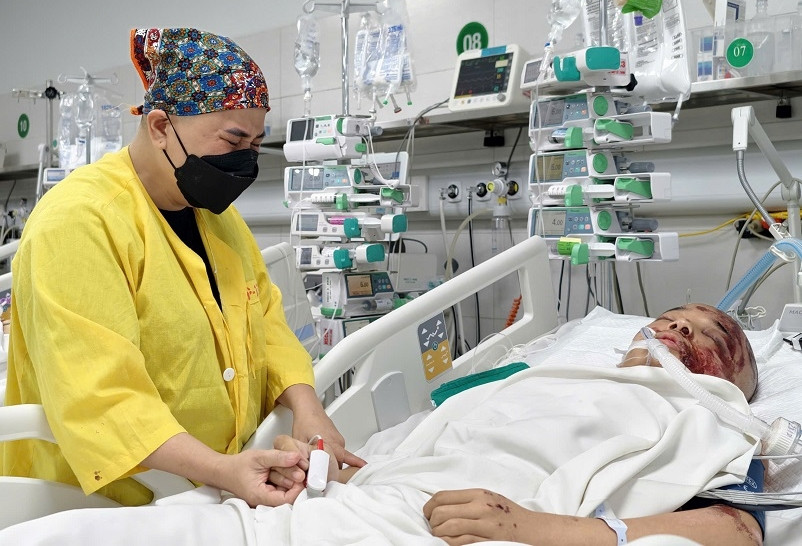 Con trai tai nạn nguy kịch, người mẹ đơn thân bật khóc cầu cứu