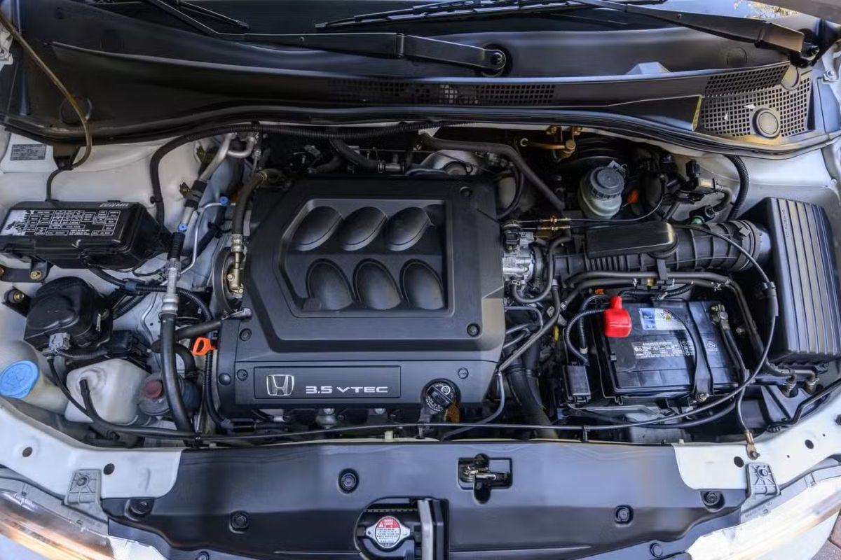 Honda V6 dong co.jpg