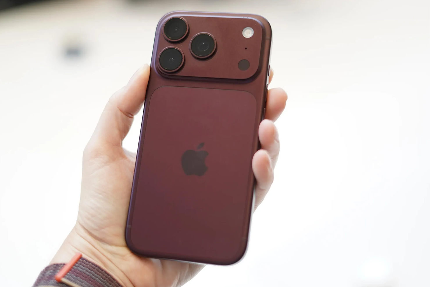 iPhone 18 Pro bất ngờ 'cháy hàng' tại Trung Quốc, vượt xa iPhone 17 Pro