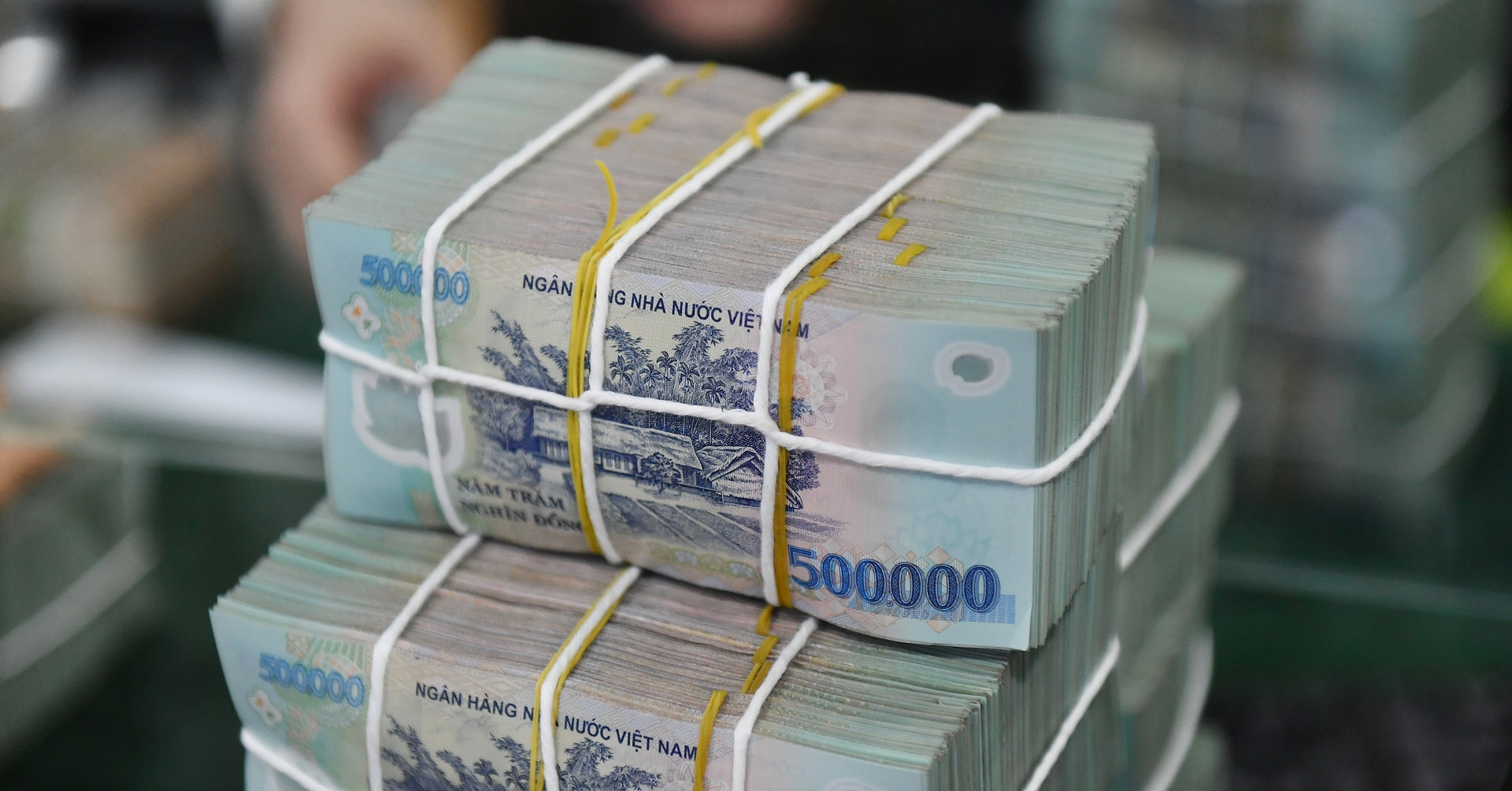 Lãi suất ngân hàng hôm nay 18/9/2026: Fintech đua hút tiền, trả tới 12,5%/năm