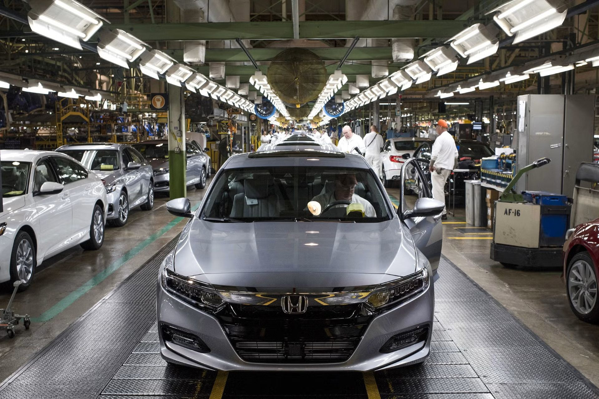 Nha may o to Honda tai My.jpg