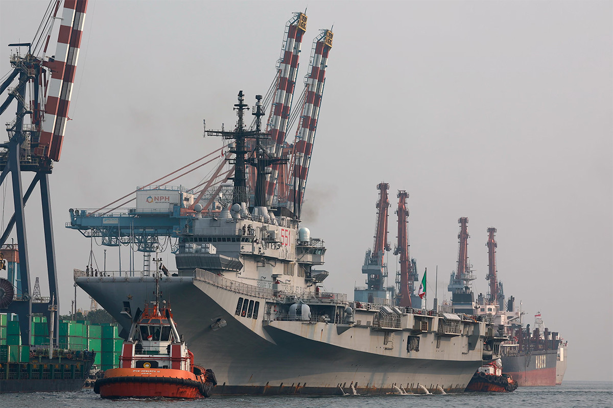 tau san bay Indonesia EPA 3.jpg