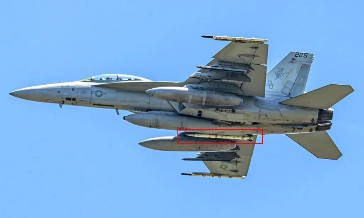 Tên lửa AIM 260 JATM Mỹ.jpg