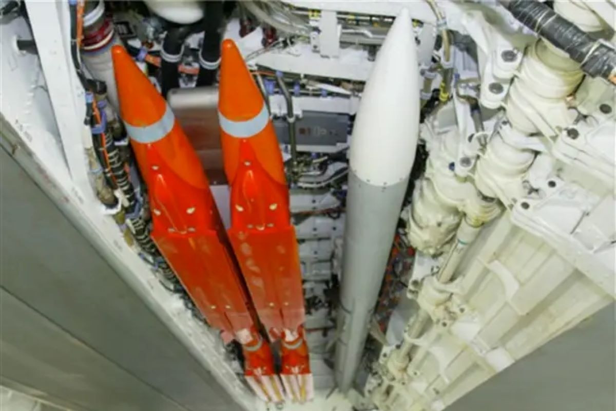 Tên lửa AIM-260 JATM Mỹ tầm siêu xa vừa rời màn bí mật, đối trọng PL-15 Trung Quốc