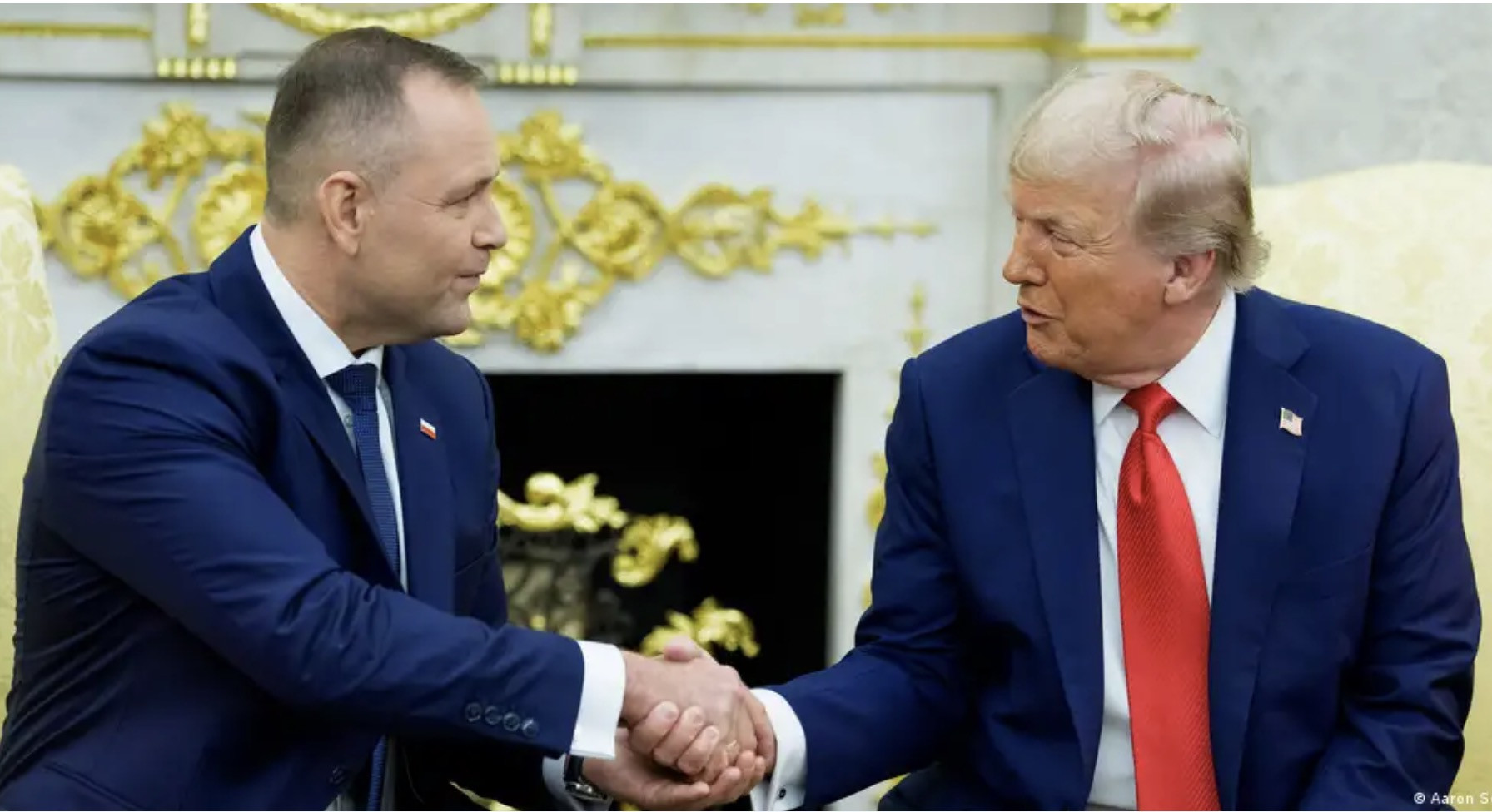 Tổng thống Ba Lan Karol Nawrocki và người đồng cấp Mỹ Donald Trump. Ảnh: UPI