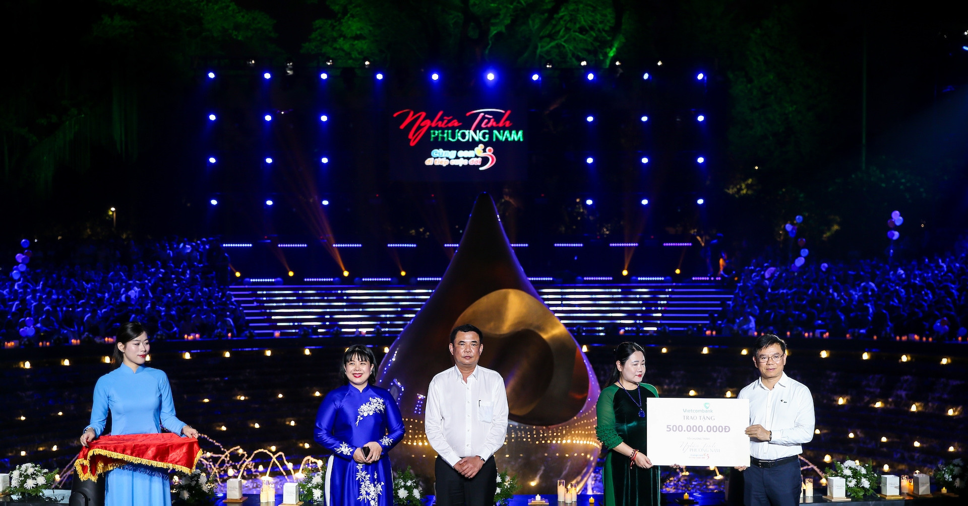Vietcombank trao tặng 500 triệu đồng cho trẻ em có hoàn cảnh khó khăn