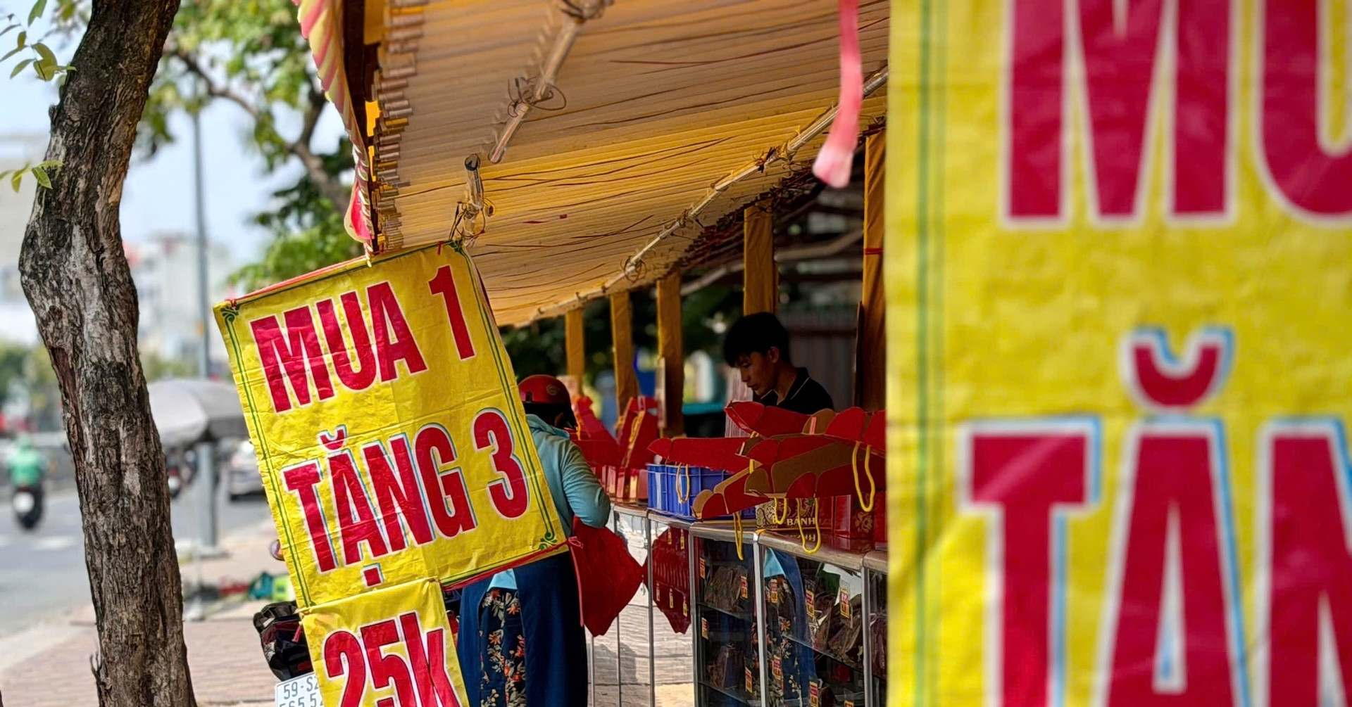 Vừa vào mùa, bánh Trung thu đã có nơi mua 1 được 4