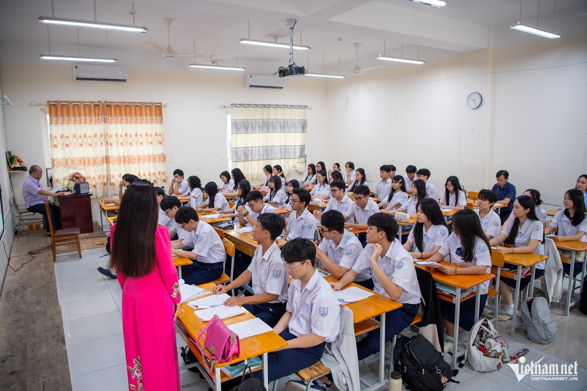 W-THPT Bùi Thị Xuân học đờn ca tời tử    Tuấn Hùng 30.jpg