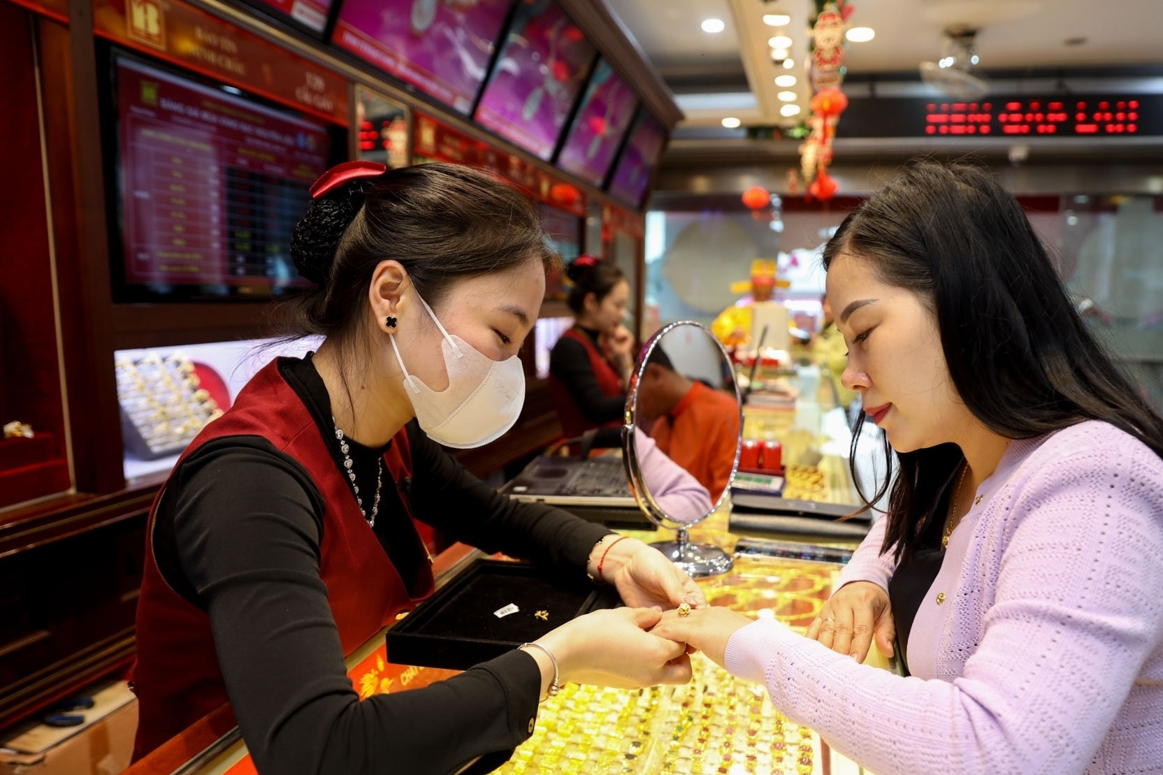 Giá vàng hôm nay 20/9/2026 chốt tuần tăng, vàng SJC thêm 1,6 triệu đồng